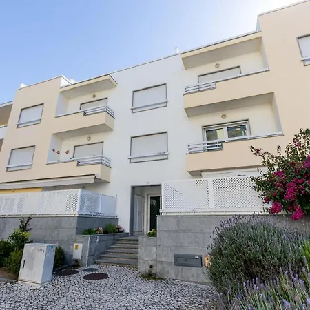 Spacious Modern In Costa Da Guia *