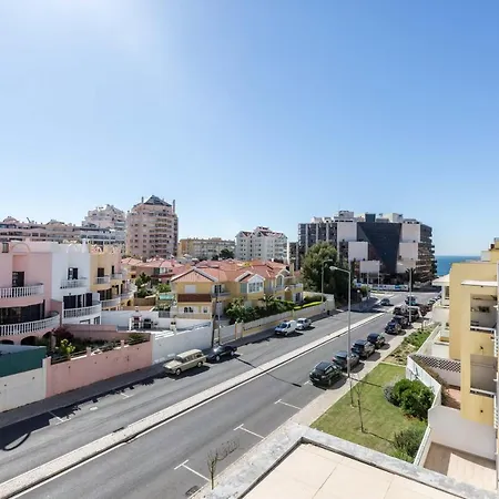 Апартаменты Spacious Modern In Costa Da Guia