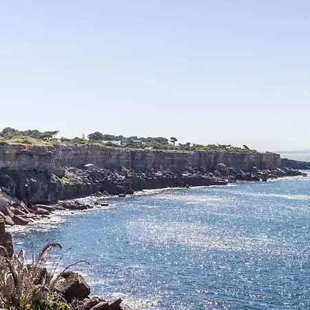 Spacious Modern In Costa Da Guia
